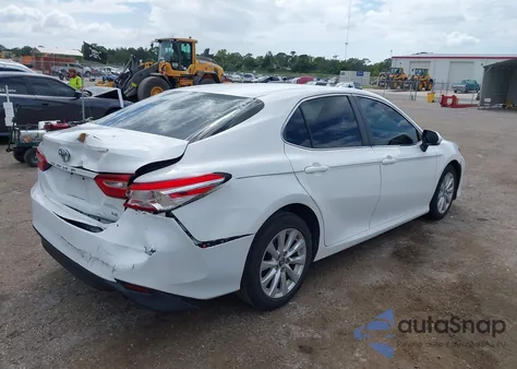 2018 Toyota Camry Le из США, поврежденный, VIN 4T1B11HK3JU017687